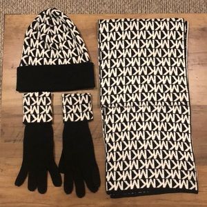 Michael Kors Beanie/Scarf/Gloves Set